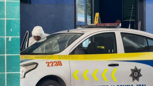 Tr&ecirc;s policiais ficam feridos em explos&atilde;o de carro-bomba no centro do M&eacute;xico