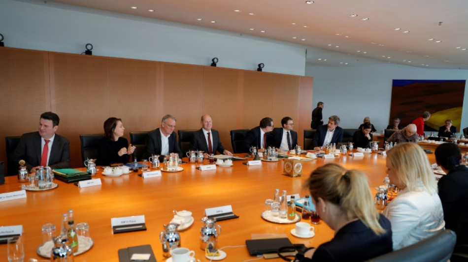 Kabinett ber&auml;t &uuml;ber Auslandseins&auml;tze und Gehsteigbel&auml;stigung