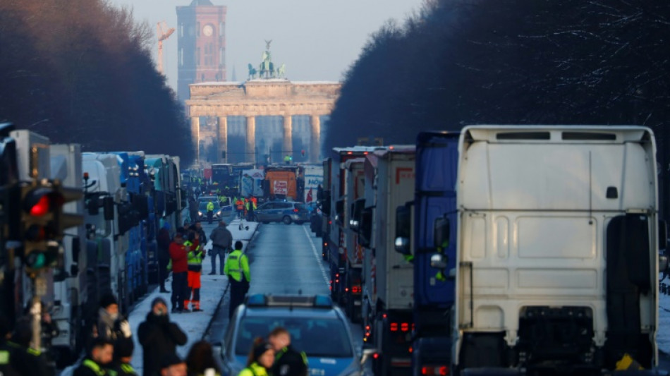 &Uuml;ber 500 Lkw bei Protestaktion am Brandenburger Tor