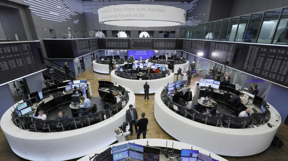 Borsa: Europa chiude debole con Wall Street e voci su Powell