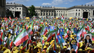 Tausende Exil-Iraner protestieren in Berlin gegen "Schein"-Pr&auml;sidentenwahl
