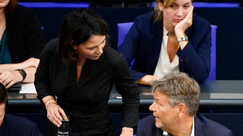 Habeck hat bei vertraulichen Gespr&auml;chen im Bundestag Sorge vor Lippenlesen