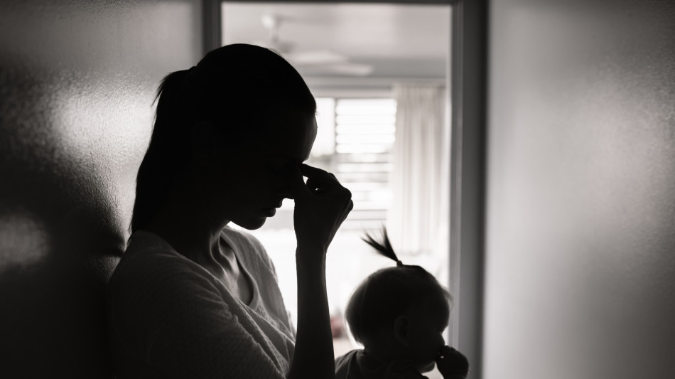 Evitabile quasi metà morti tra neomamme, prima causa il suicidio