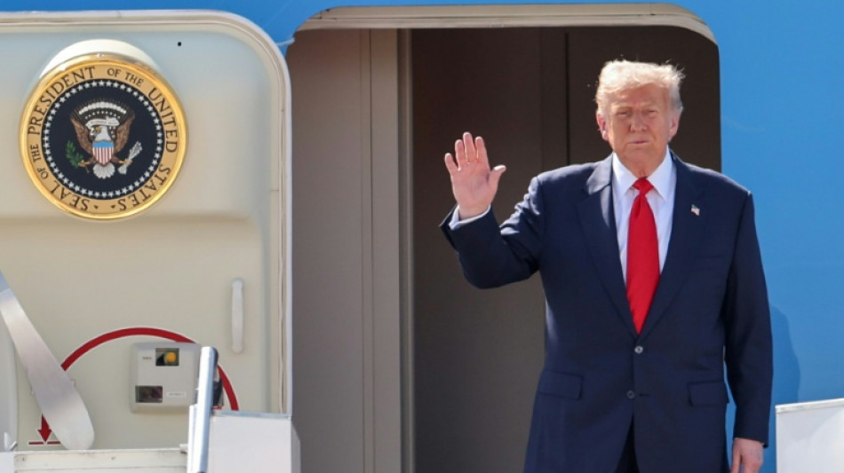 Trump lance sa tournée en Asie avec des accords, avant un sommet avec Xi