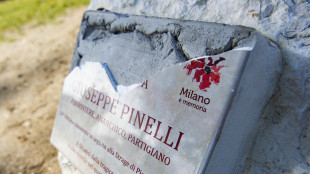 Ancora danneggiata la targa che a Milano ricorda Pinelli