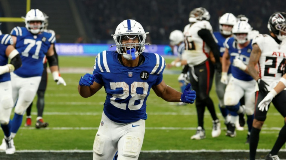 Taylor sparks Colts to Berlin win, Pats win streak hits seven