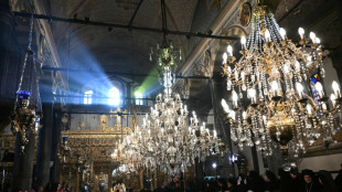 In Istanbul, pope meets bereaved family, prays with Armenians 