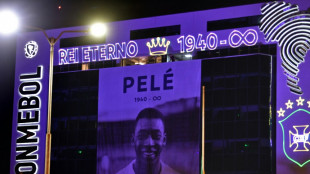 Peles Ruhest&auml;tte: Im neunten Stock, Sicht auf Stadion