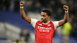 Arsenal vence Everton e resiste &agrave; press&atilde;o do City; Liverpool bate Tottenham