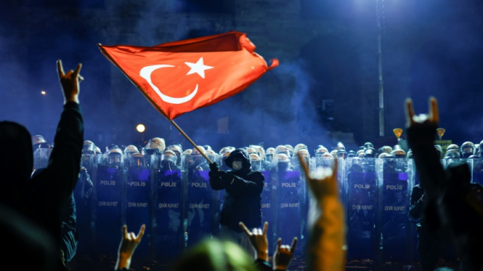 Prefeito critica acusa&ccedil;&otilde;es e Turquia tem quarta noite de protestos