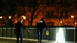 Attentat pr&egrave;s de la tour Eiffel: le suspect inculp&eacute; et incarc&eacute;r&eacute; 
par un juge antiterroriste