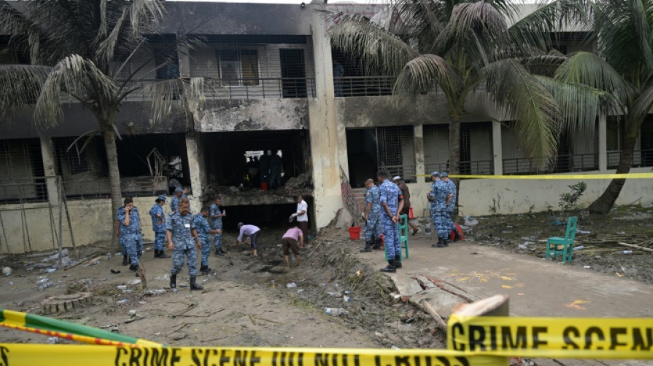 Balance del accidente de avi&oacute;n sobre escuela de Banglad&eacute;s sube a 27 muertos