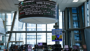 Borsa: Milano debole (-1,2%) con l'Europa e Wall Street