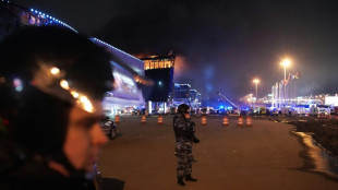 "D&eacute;sespoir total": l'angoissante attente des familles apr&egrave;s l'attaque meurtri&egrave;re de Moscou