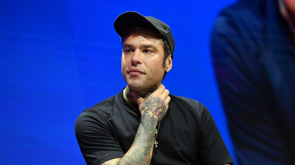 Fedez, "dedico disco d'oro a una persona speciale che ha riportato luce e serenit&agrave;"