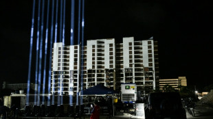 Un haz de luz en honor a los muertos por los terremotos que hace 100 d&iacute;as devastaron Venezuela