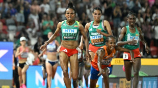 Hassan fall hands Tsegay world 10,000m title
