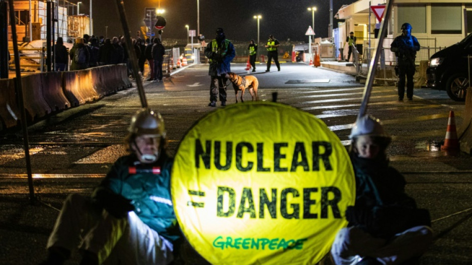 Des militants de Greenpeace arr&ecirc;t&eacute;s apr&egrave;s une intrusion sur le chantier de l'EPR &agrave; Flamanville 