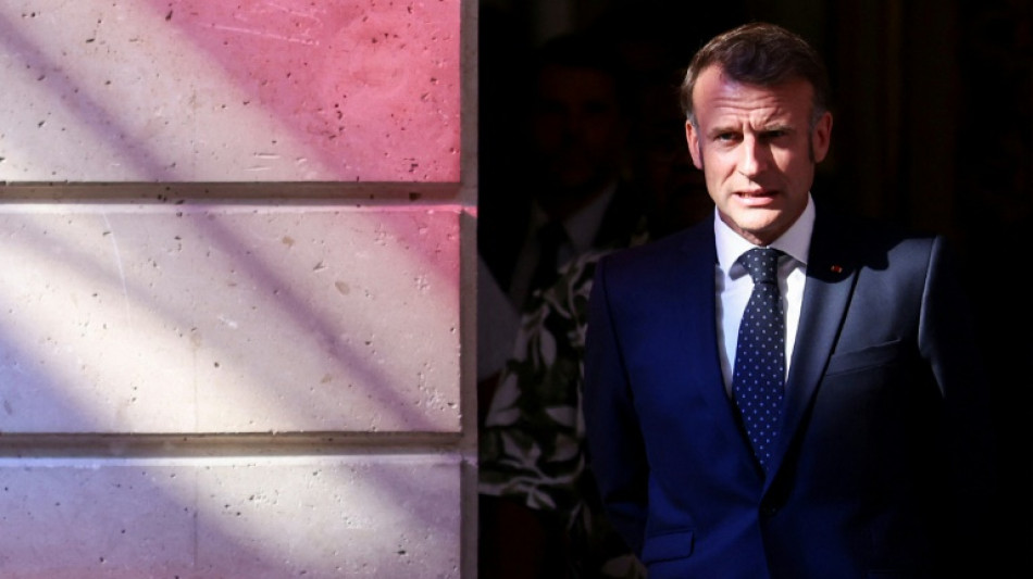 Droits de douane: Macron exprime sa "très vive désapprobation" et appelle l'UE à défendre ses intérêts