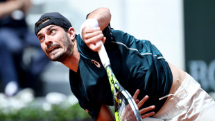 Wimbledon: sospesi per l'oscurità i match di Zeppieri e Arnaldi