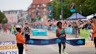 Seare shocks Ingebrigtsen to win world 5km gold