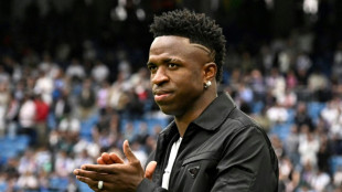 Torcedores que penduraram boneco de Vini Jr em ponte s&atilde;o proibidos de se aproximar de est&aacute;dio