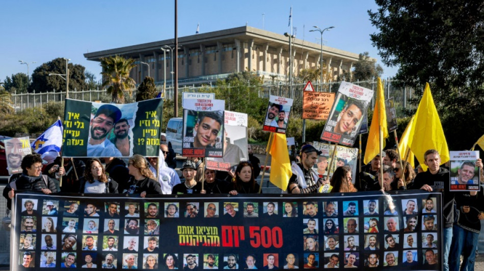 Familiares de rehenes israel&iacute;es en Gaza se manifiestan por los 500 d&iacute;as de cautiverio