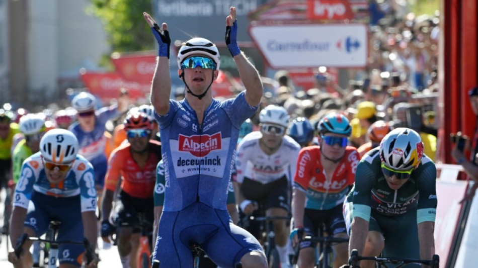 Tour d'Espagne: Groves remporte la deuxi&egrave;me &eacute;tape au sprint, Van Aert maillot rouge
