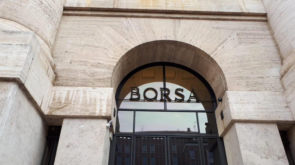 Borsa: Milano piatta sulle prime trimestrali Usa, gi&ugrave; Leonardo