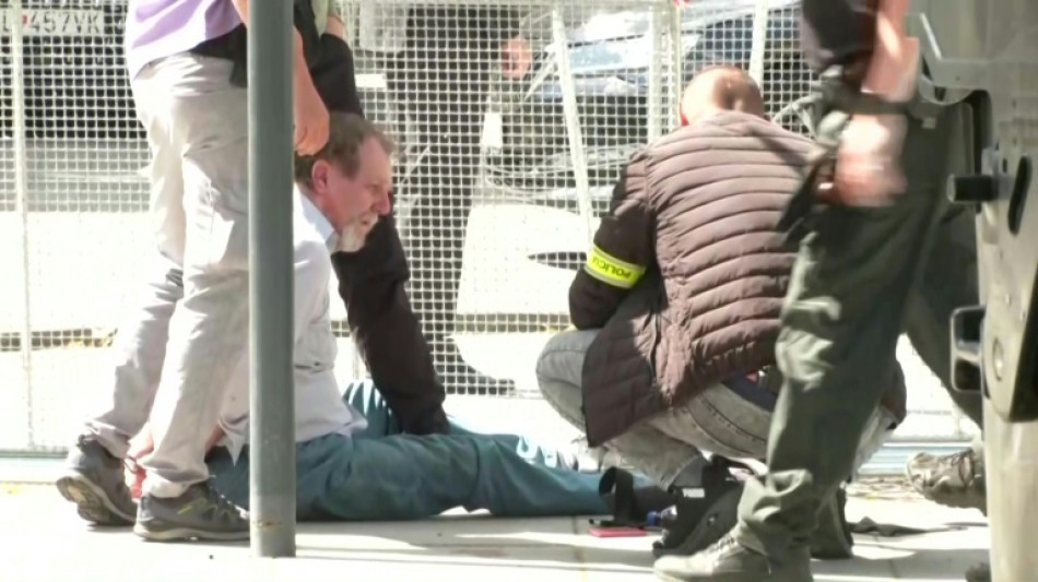 Berichte: Polizei durchsucht nach Attentat auf Fico Wohnung des Tatverd&auml;chtigen