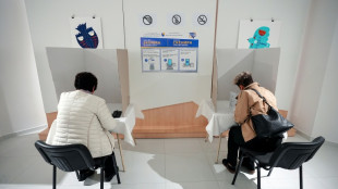Los bosnios votan en medio de divisiones heredadas de la guerra