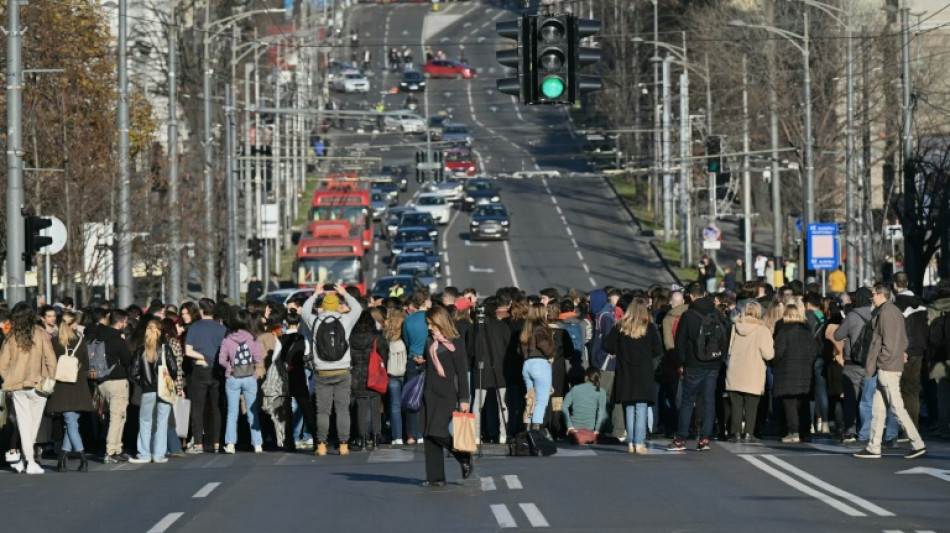 Wegen Wahlbetrugsvorw&uuml;rfen: Protestierende beginnen Stra&szlig;enblockade in Belgrad