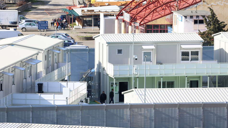 Migranti in Albania, in 4 stasera portati in Italia