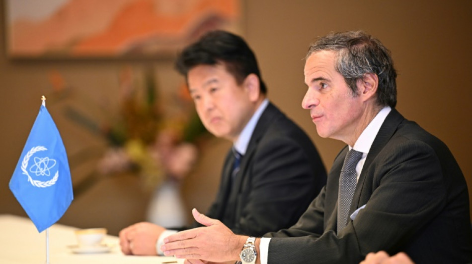 Diretor da AIEA visita Fukushima no momento em que o Jap&atilde;o retoma a energia nuclear