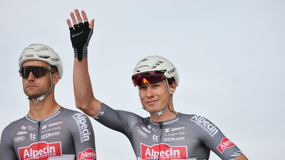 Tour: Philipsen vince la prima tappa, è anche maglia gialla