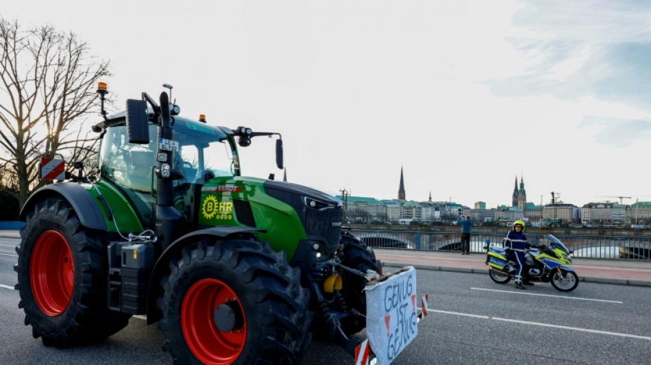 Massive Bauernproteste in Hamburg: Verkehr am gr&ouml;&szlig;ten deutschen Hafen gest&ouml;rt