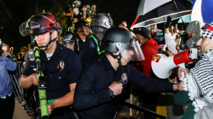 Pol&iacute;cia desmantela protesto pr&oacute;-palestina em universidade de Los Angeles