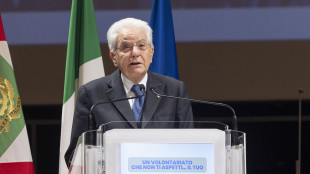 Mattarella 'grazie a tutti i militari che passano Natale lontani da casa'