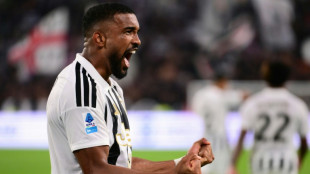 Milan and Juventus end blips with home wins 