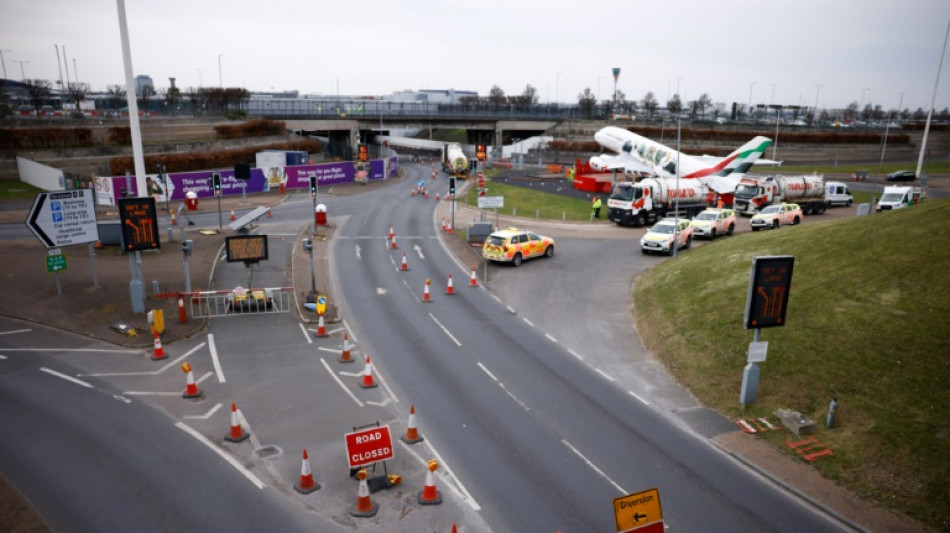 Heathrow ferm&eacute;: plusieurs jours de perturbations, des millions envol&eacute;s