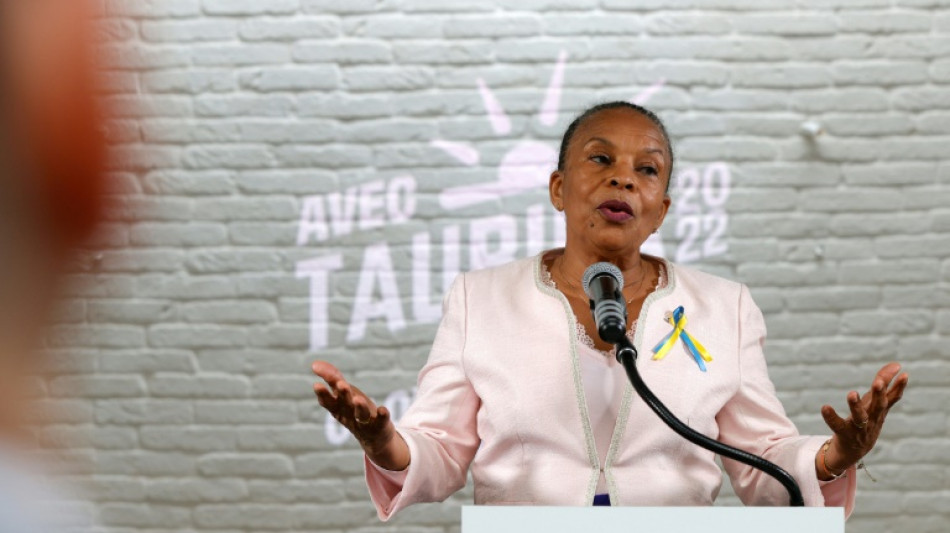 Pr&eacute;sidentielle: Taubira se retire, Macron toujours focalis&eacute; sur l'Ukraine