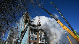 EUA pressiona Ucr&acirc;nia para ceder territ&oacute;rio; ataque russo mata 26 pessoas
