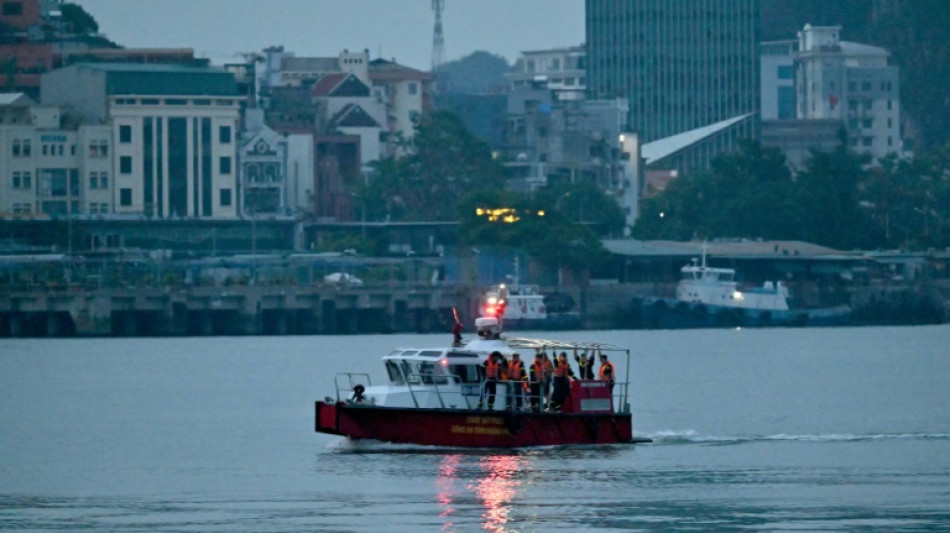 Buscan sobrevivientes de naufragio en Vietnam que deja al menos 35 muertos