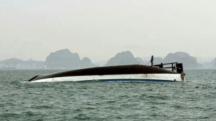 Mueren 34 al volcar un barco tur&iacute;stico en Vietnam