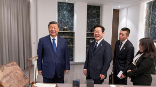 Xi bromea sobre espionaje al obsequiar con tel&eacute;fonos chinos al l&iacute;der surcoreano