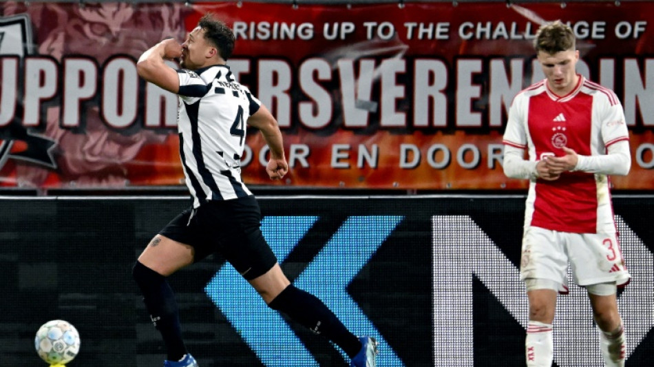 El Ajax encaja un nuevo rev&eacute;s al caer eliminado en Copa por un equipo aficionado