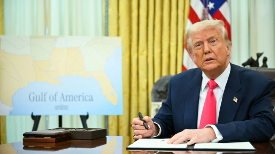 Trump dice que dio "un peque&ntilde;o respiro" a Canad&aacute; y M&eacute;xico para "ayudar" a sus vecinos