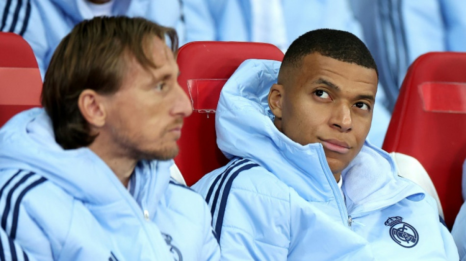 De volta ap&oacute;s les&atilde;o, Mbapp&eacute; fica fora da lista de convocados da Fran&ccedil;a