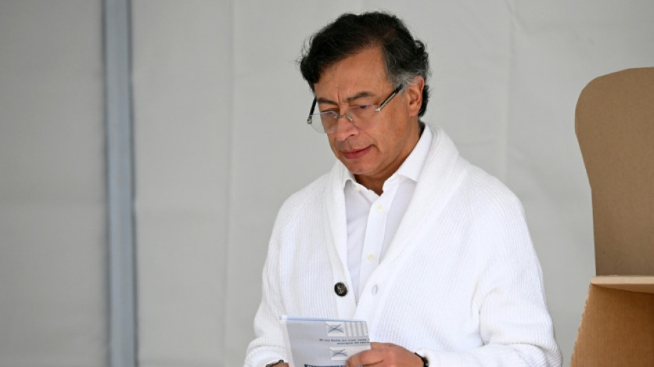 Petro interrompe negocia&ccedil;&otilde;es de paz com uma das maiores guerrilhas da Col&ocirc;mbia