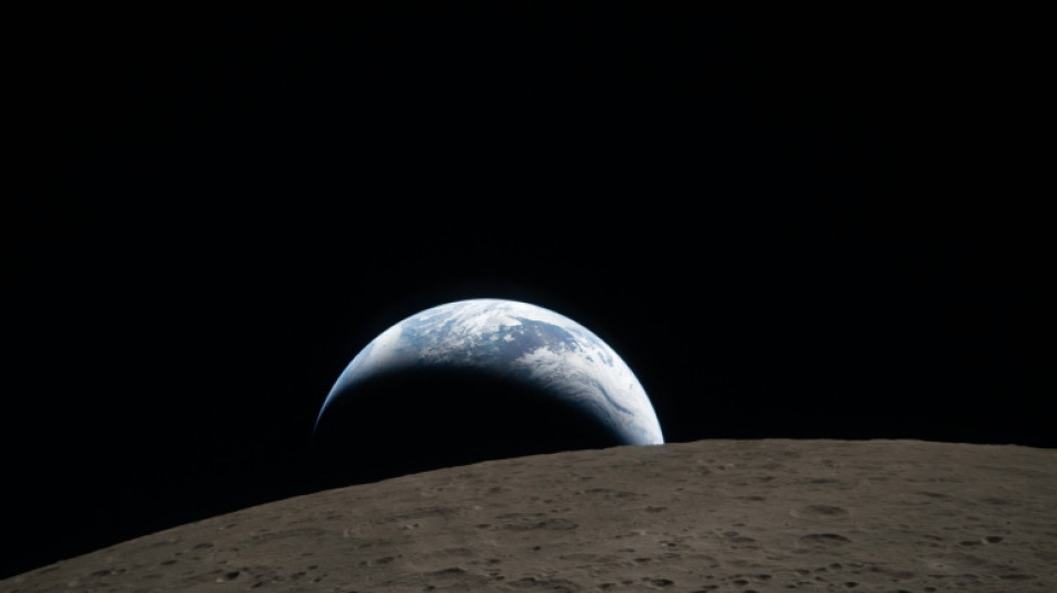 Artemis-Astronauten machen Bild von "Erduntergang" hinter dem Mond